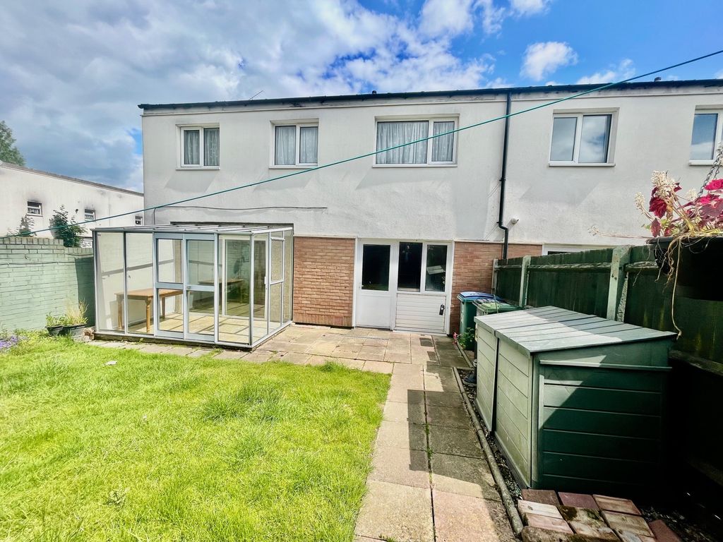3 bed semidetached house for sale in Boundary Way, Watford WD25, £
