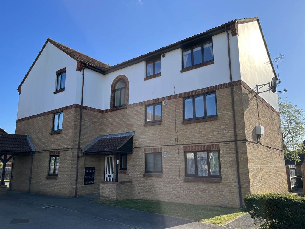 2 bed flat to rent in The Ridings, Paddock Wood, Tonbridge TN12, £995