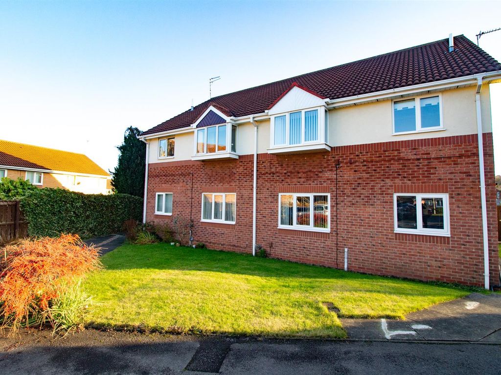 2 bed flat for sale in Chaucer Close, Gateshead NE8, £83,000 Zoopla