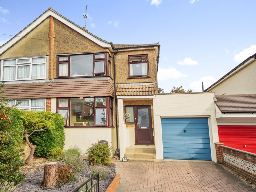 3 bed semidetached house for sale in Valley View Road, Rochester, Kent
