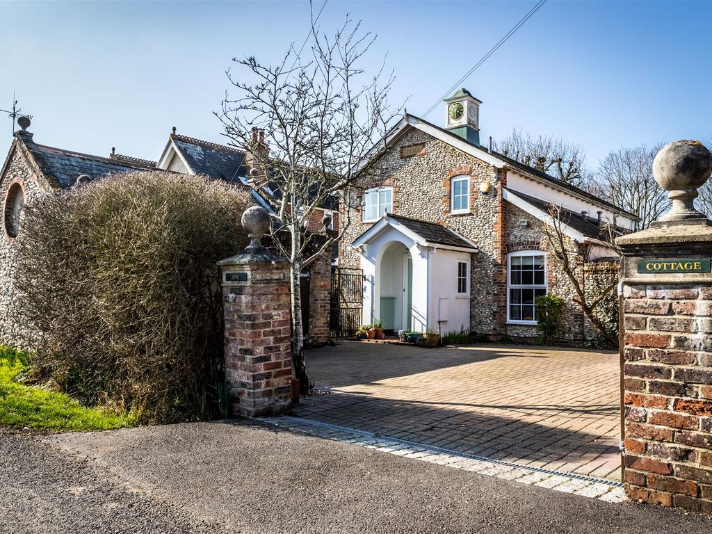 4 bed detached house for sale in Hambrook Hill South, Hambrook
