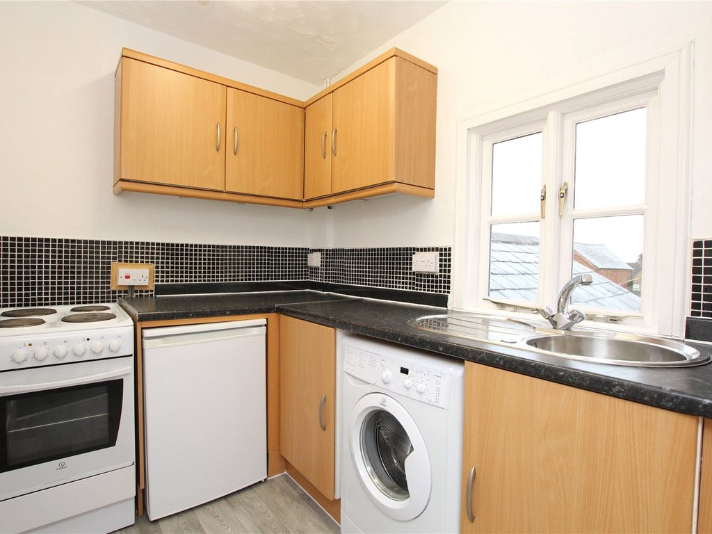 2 bed terraced house to rent in High Street, Brackley NN13, £1,000 pcm