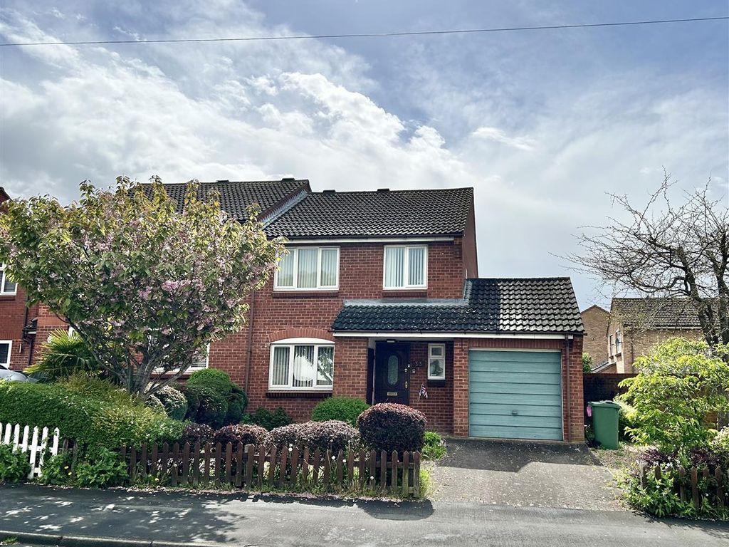 3 bed end terrace house for sale in Tuffley Lane, Tuffley, Gloucester