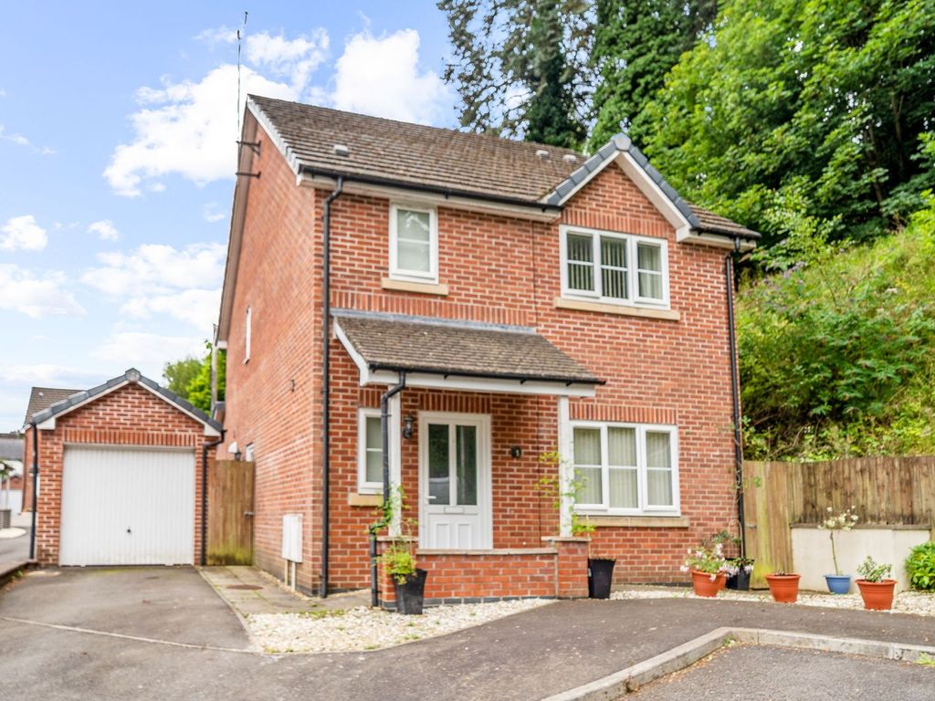 3 bed detached house for sale in Llwyd Court, Pontnewynydd NP4, £