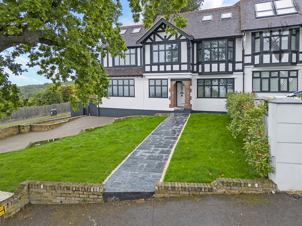 7 bed property for sale in Mount Echo Avenue, London E4, £1,675,000