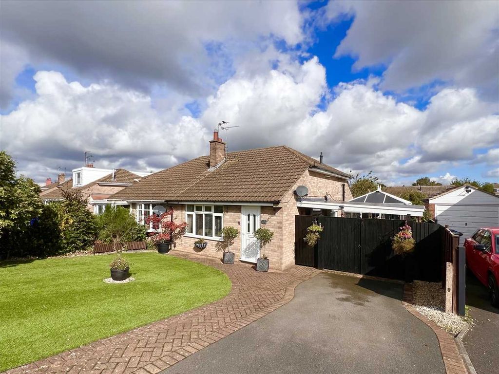 2 bed bungalow for sale in Beech Avenue, Keyworth, Nottingham NG12, £