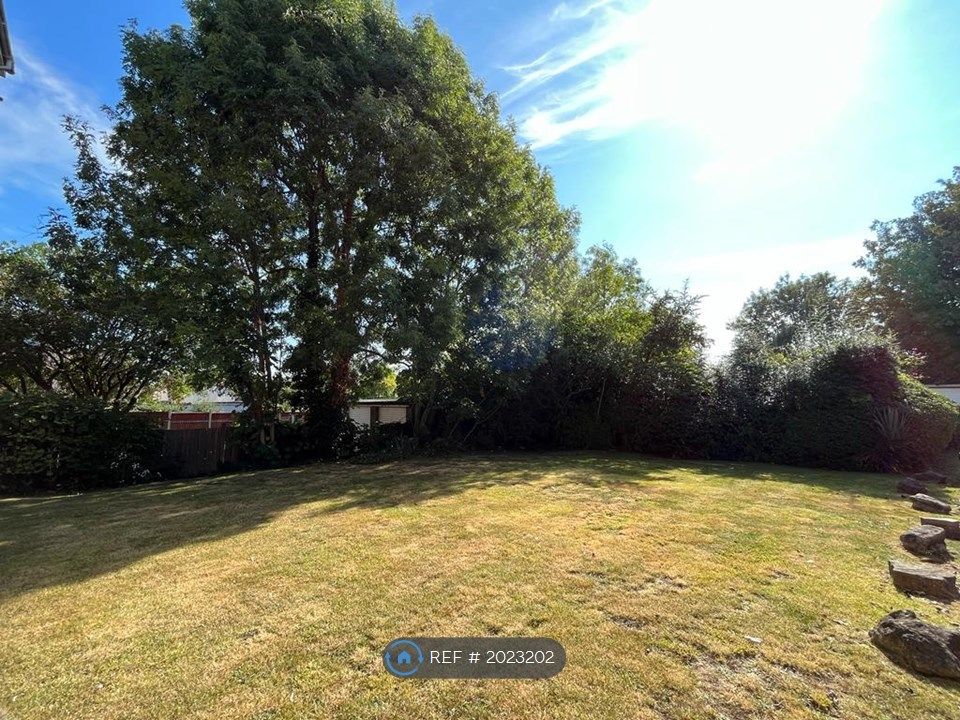 1 bed flat to rent in Erskine Court, Harrow HA3, £1,500 pcm Zoopla