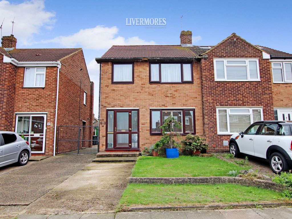 3 bed semidetached house for sale in Patterdale Road, Dartford, Kent
