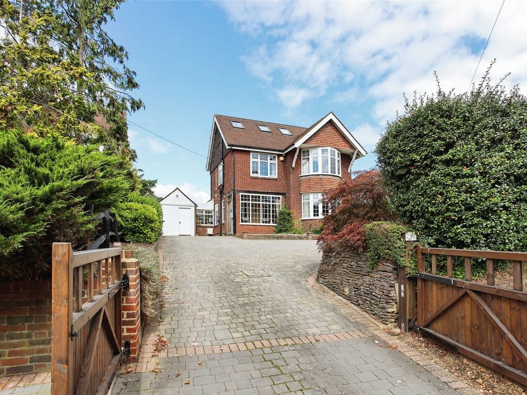 4 bed detached house for sale in Cornwallis Avenue, Tonbridge TN10, £