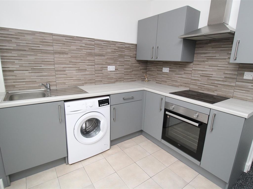 3 bed property to rent in Street, Abertillery NP13, £775 pcm