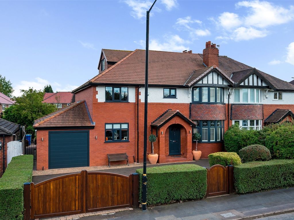 5 bed semidetached house for sale in Delahays Road, Hale, Altrincham