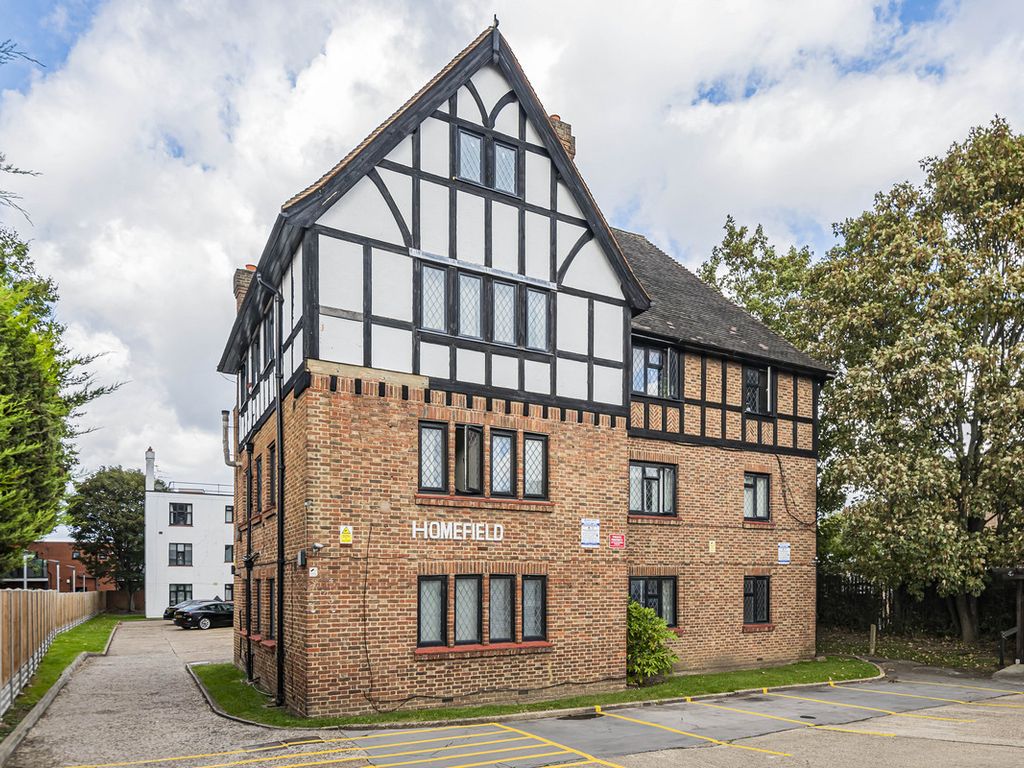 3 bed flat to rent in London Road, Morden SM4, £2,300 pcm Zoopla