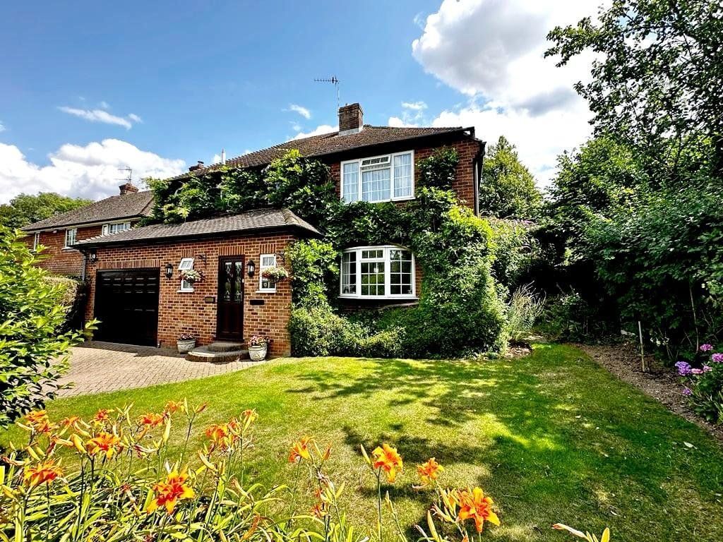 4 bed detached house for sale in Rosemount Close, Loose, Maidstone ME15