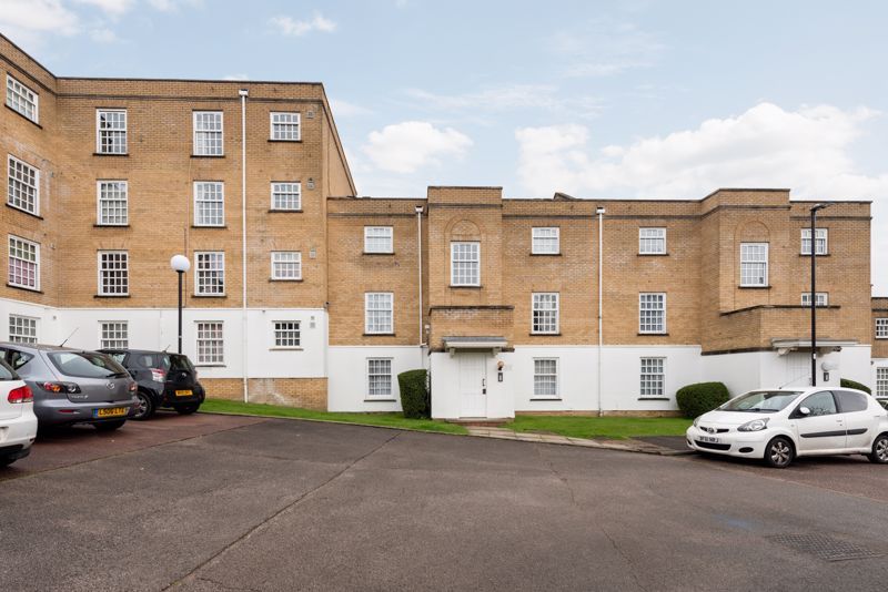 1 bed flat for sale in Leigh Hunt Drive, London N14, £290,000 Zoopla