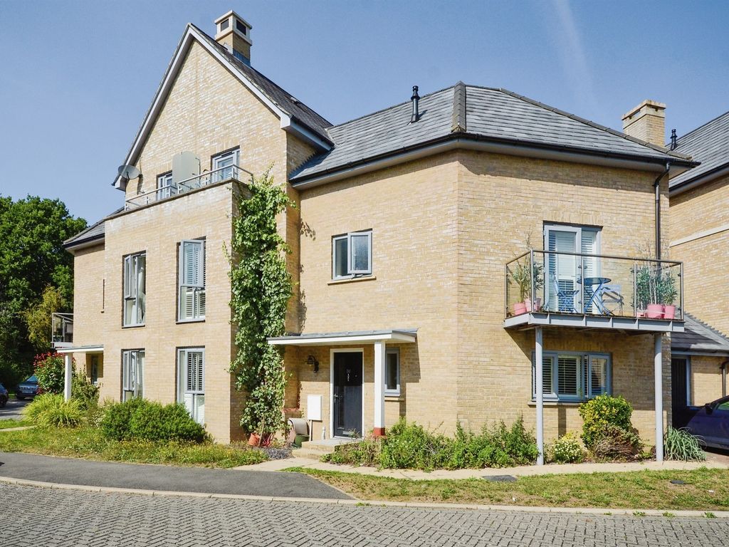 4 bed semidetached house for sale in Kingcup Avenue, Hemel Hempstead