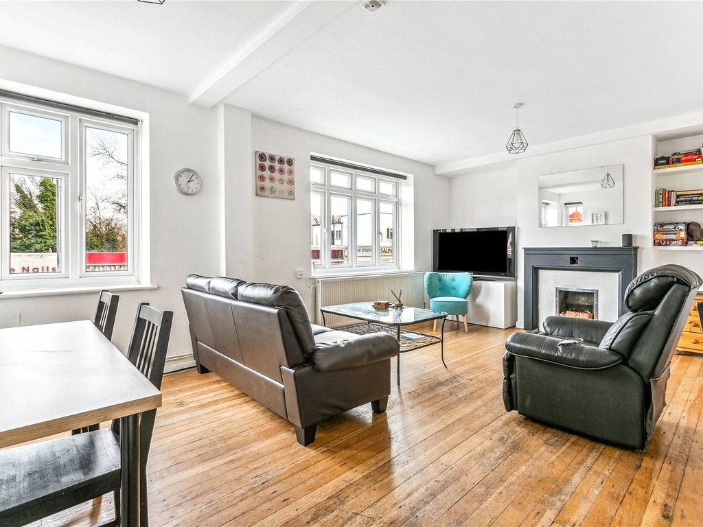 3 bed flat to rent in Streatleigh Court, Streatham High Road, London