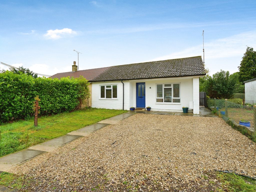 2 bed semidetached bungalow for sale in Doveys Terrace Kington