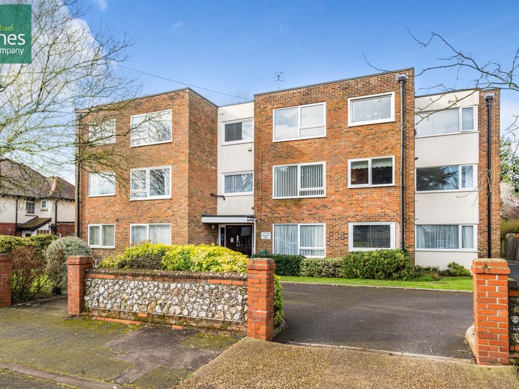 2 bed flat to rent in West Avenue, Worthing, West Sussex BN11, £1,400