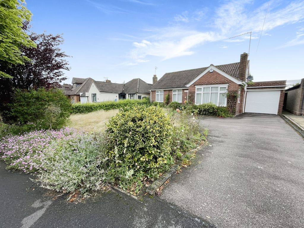 3 bed bungalow for sale in Harpur Road, Walsall WS4, £425,000 Zoopla
