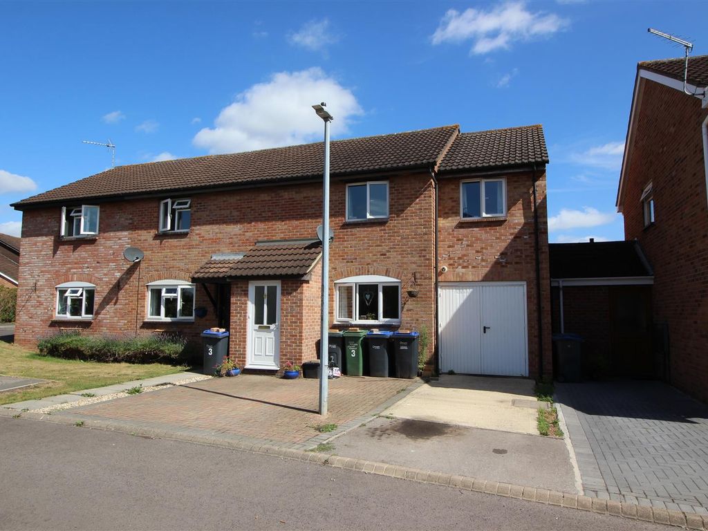 4 bed semidetached house for sale in Holland Close, Pewsham