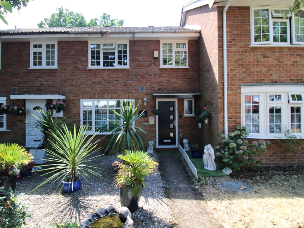 4 bed terraced house for sale in Rayleigh Road, Eastwood, LeighOnSea