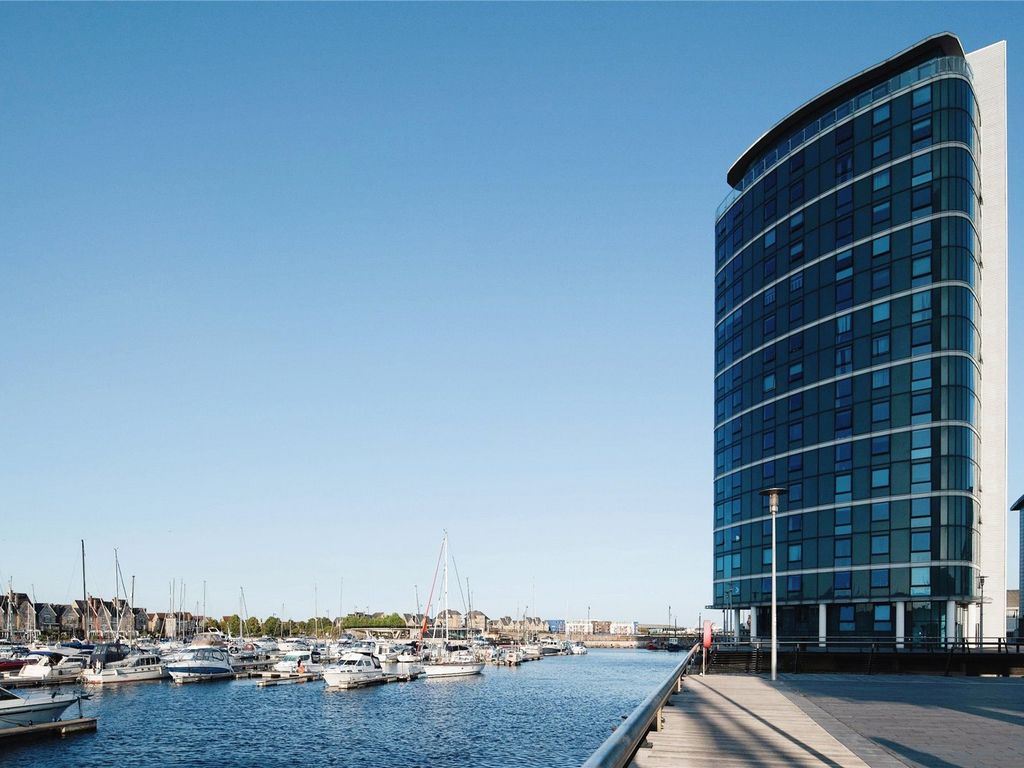 2 bed flat to rent in Chatham Quays, Dock Head Road, Chatham, Kent ME4