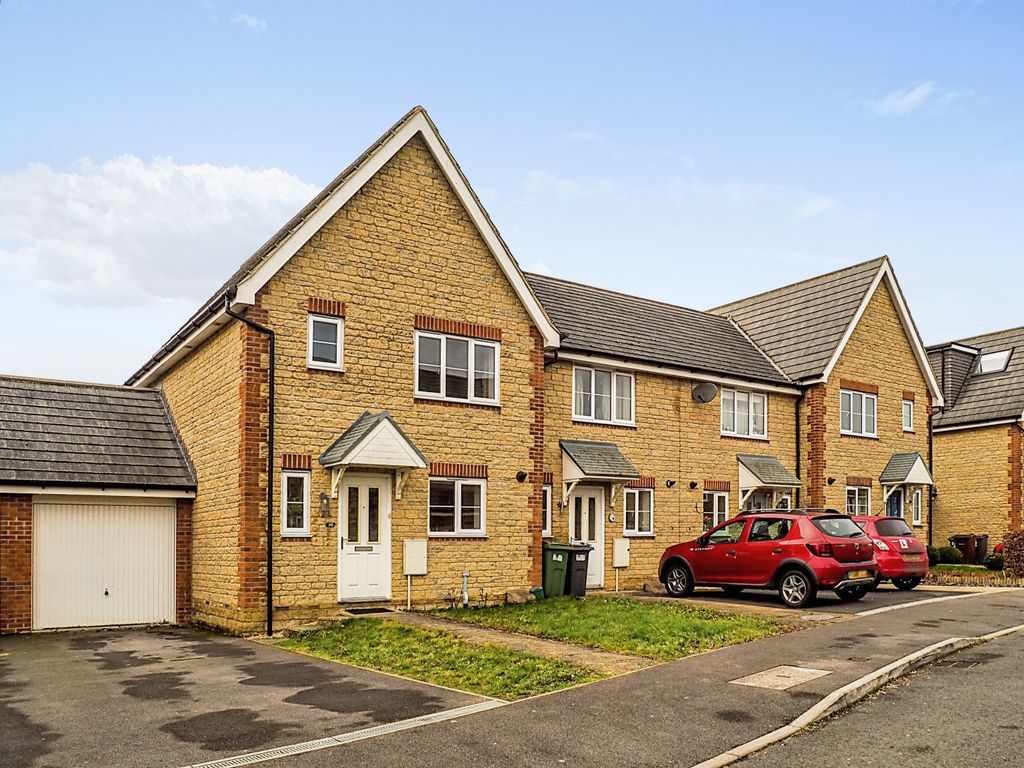 3 bed end terrace house for sale in Lapwing Lane Watchfield