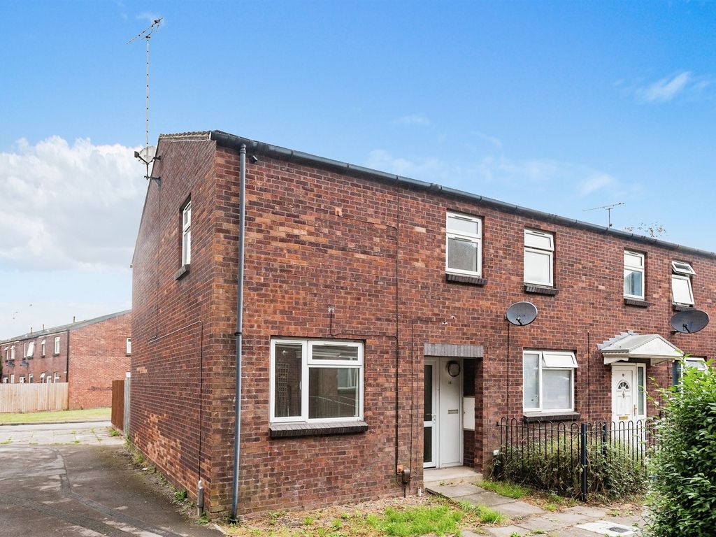 2 bed end terrace house for sale in Bay Tree Court, Swindon SN2, £