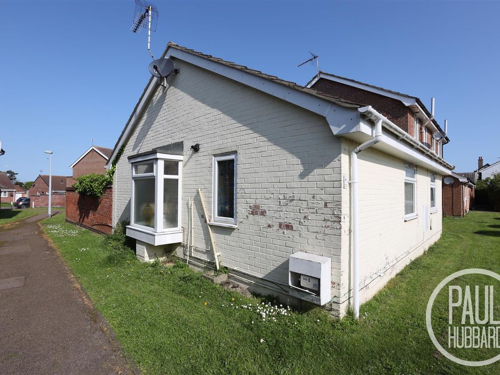 2 bed semidetached bungalow for sale in Kipling Close, Kessingland
