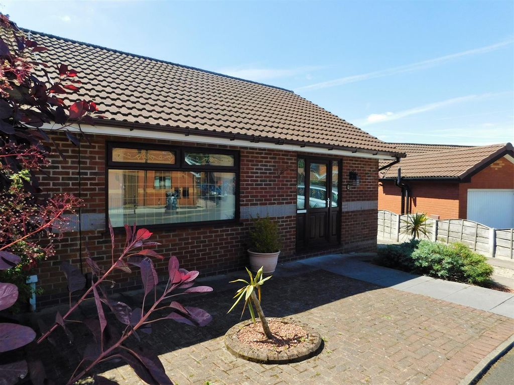 Mills Farm Close, Oldham OL8  