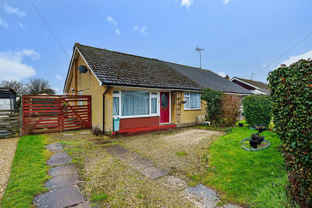 3 bed bungalow for sale in Oakley, Buckinghamshire HP18 Zoopla