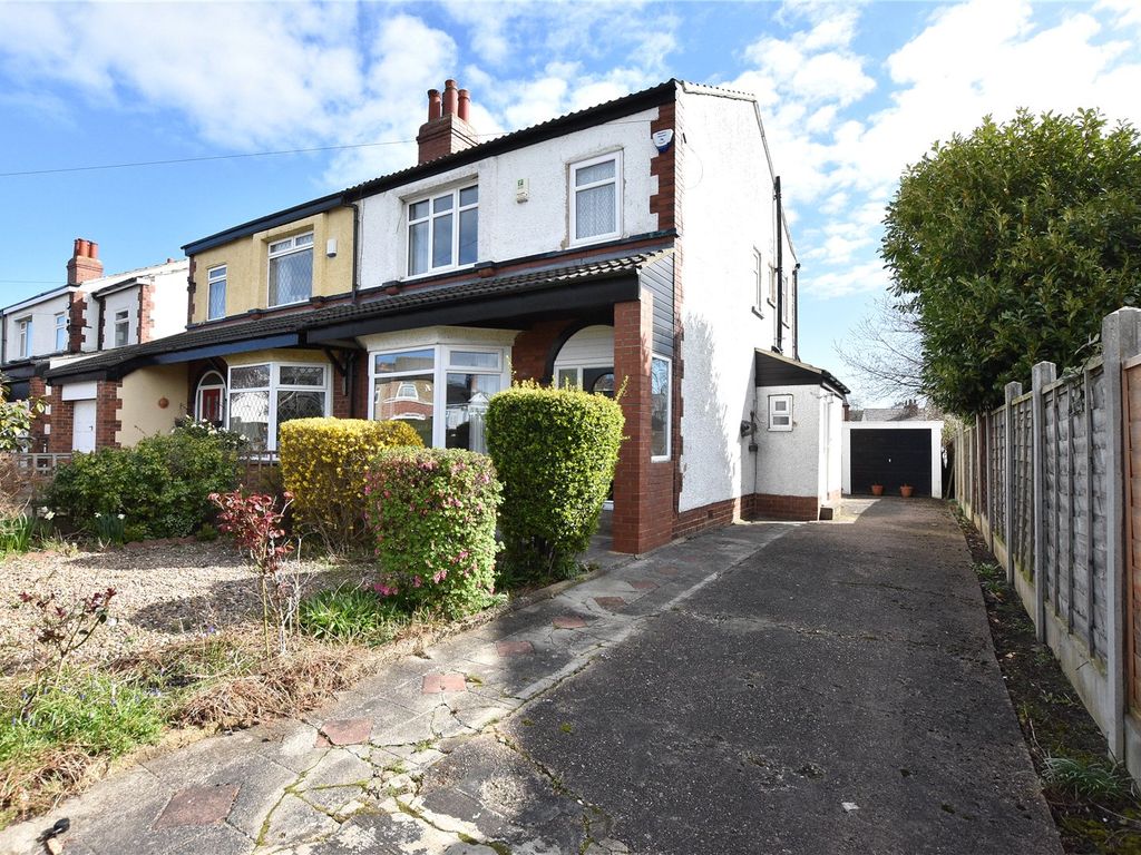 3 bed semidetached house for sale in Queensway, Leeds, West Yorkshire