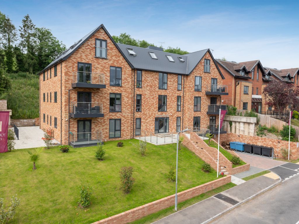 2 bed flat to rent in Kingsmead Road, High HP11 Zoopla