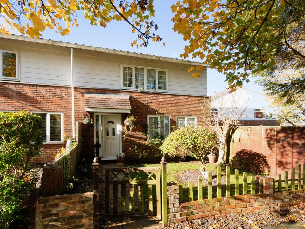 3 bed end terrace house for sale in Bach Close, Basingstoke, Hampshire