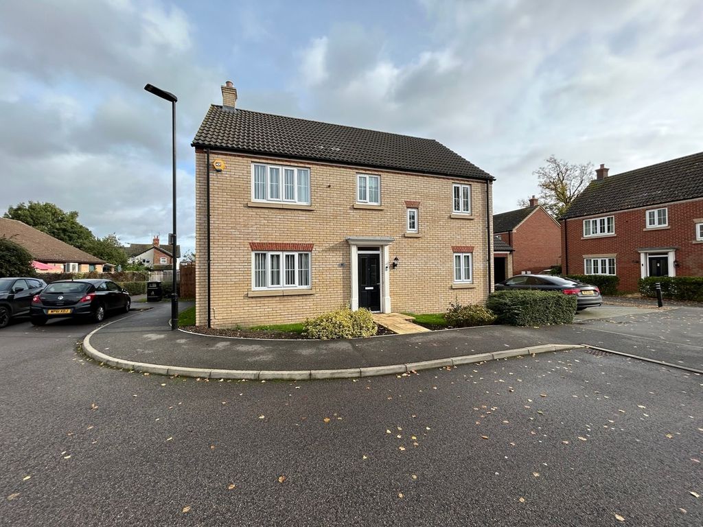 4 bed detached house for sale in Salisbury Gardens, Bourne PE10, £