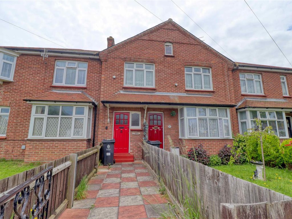 2 bed flat for sale in Coppins Road, ClactonOnSea CO15, £100,000 Zoopla