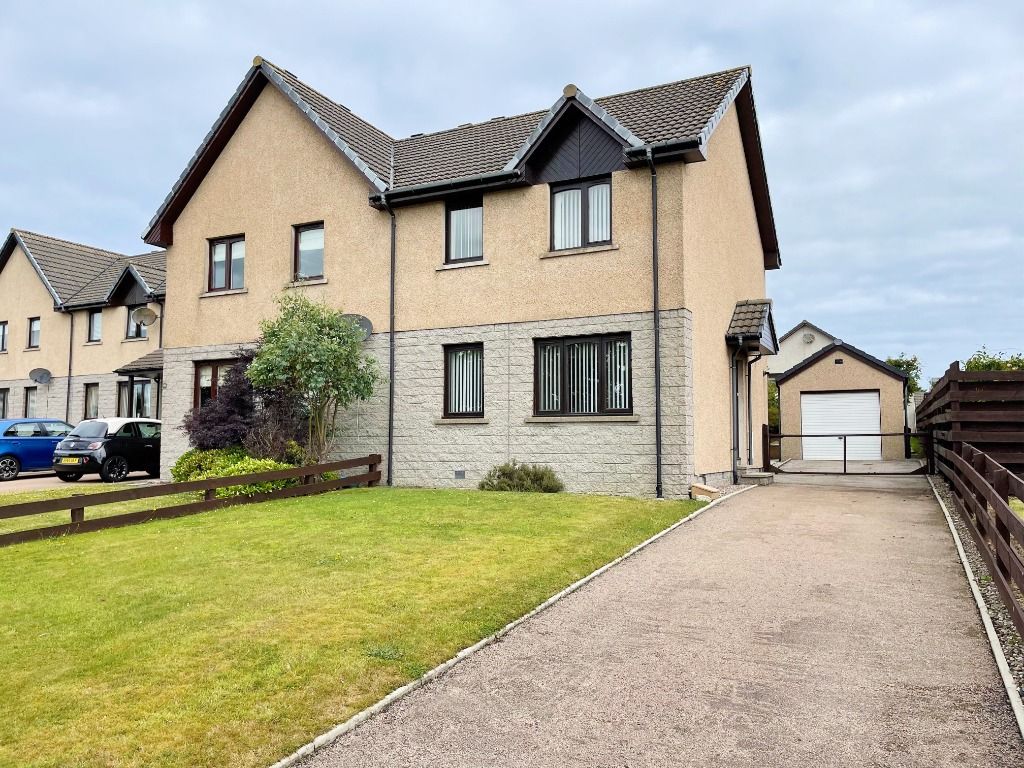 3 bed semidetached house to rent in Corskie Drive, Town Centre