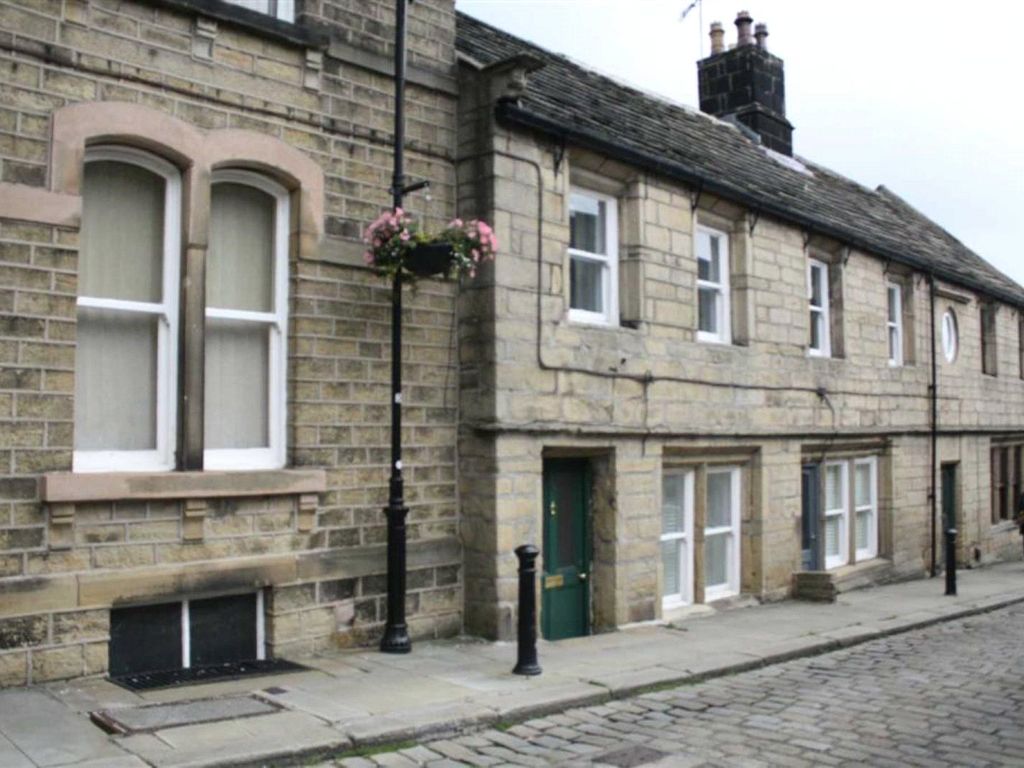 3 bed terraced house to rent in Church Street, Honley, Holmfirth HD9, £
