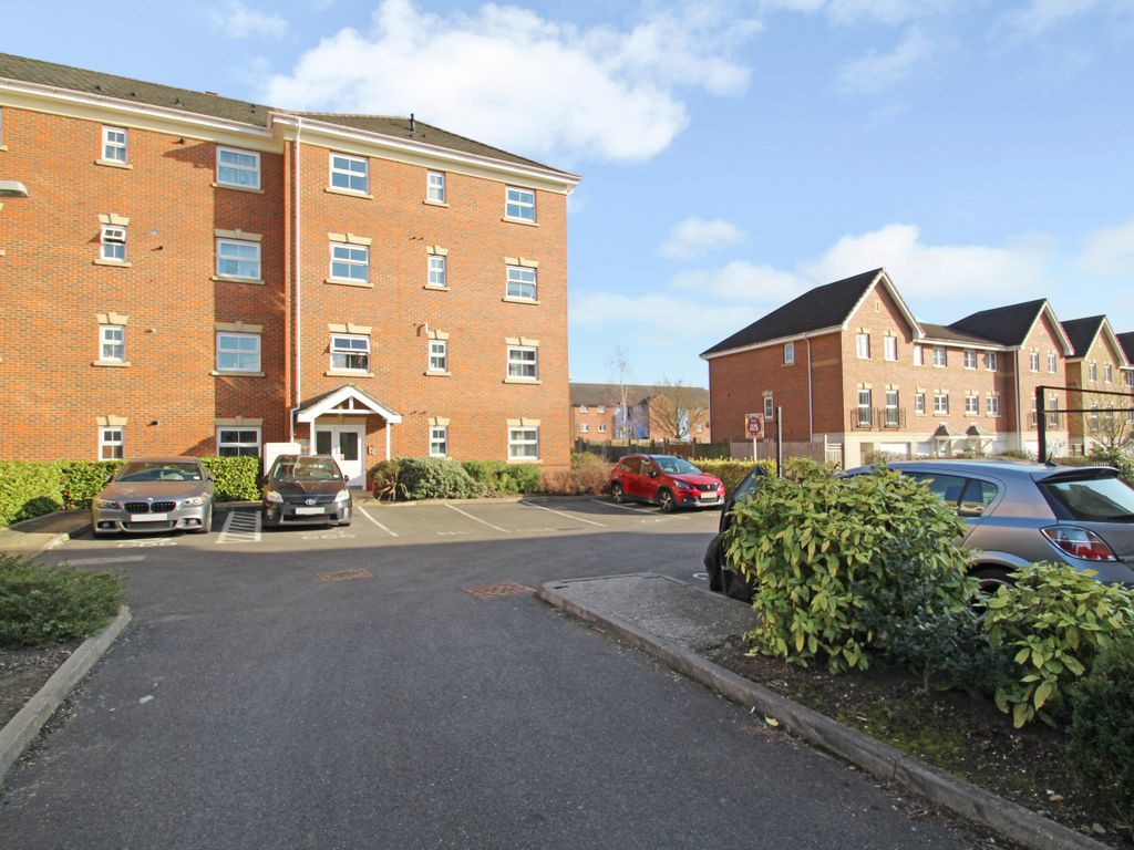2 bed flat for sale in Crispin Way, Hillingdon, Middlesex UB8 Zoopla