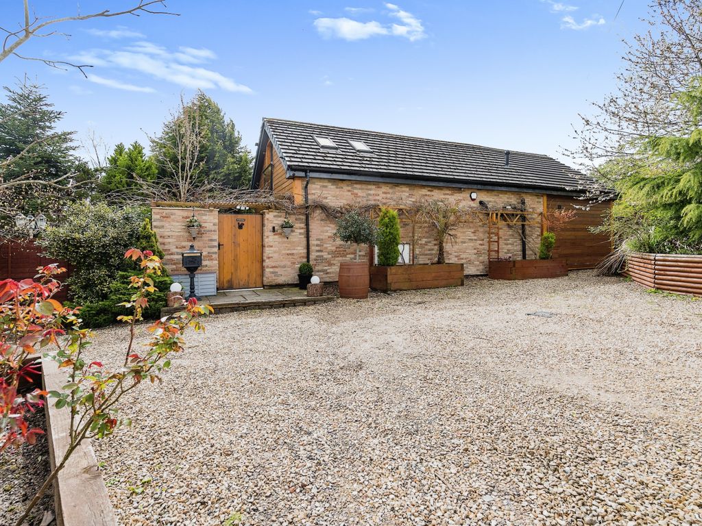 3 bed barn conversion for sale in Lower Leigh Road, Westhoughton