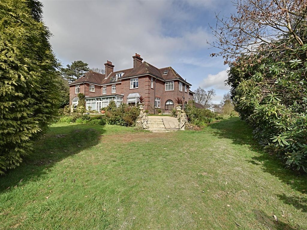 2 bed flat for sale in Whydown Road, BexhillOnSea TN39, £187,000 Zoopla