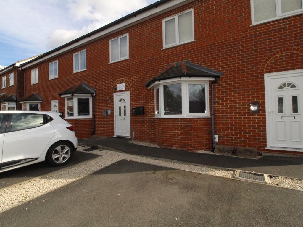 2 bed flat for sale in Bath Road, Willesborough, Ashford, Kent TN24