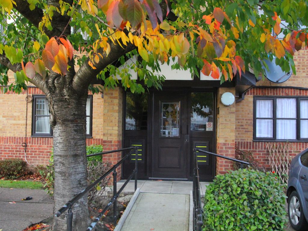 1 bed flat to rent in Somerset Gardens, Creighton Road, Tottenham N17