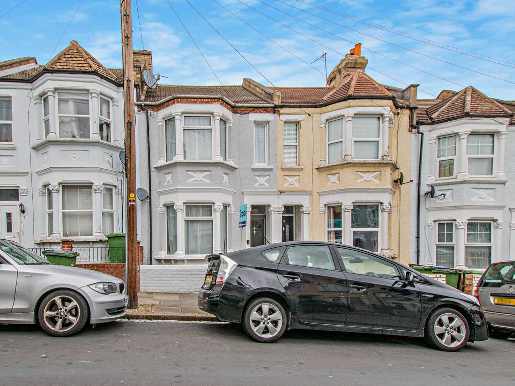 4 bed terraced house for sale in Gatling Road, London SE2 Zoopla