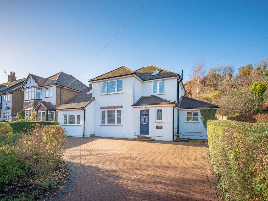 5 bed detached house for sale in Chaldon Way, Coulsdon CR5, £900,000