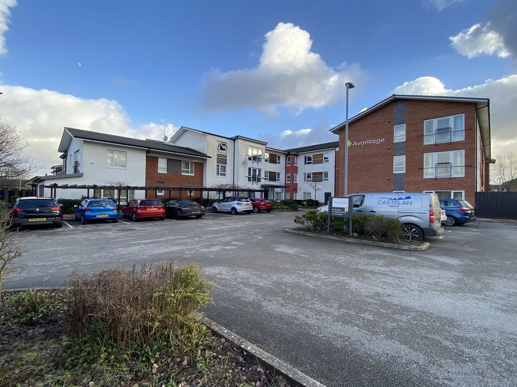 2 bed flat for sale in Spath Lane, Handforth, Wilmslow SK9 Zoopla