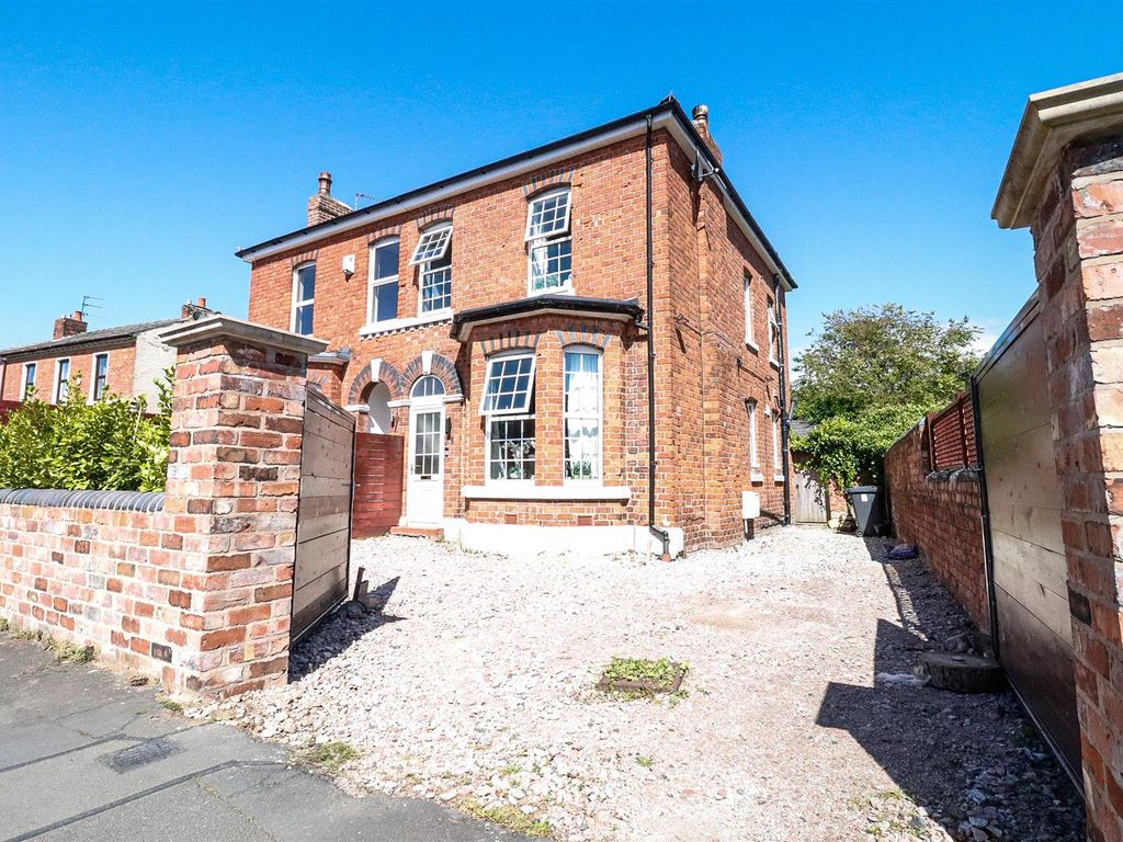 3 bed semidetached house for sale in Claremont Road, Birkdale