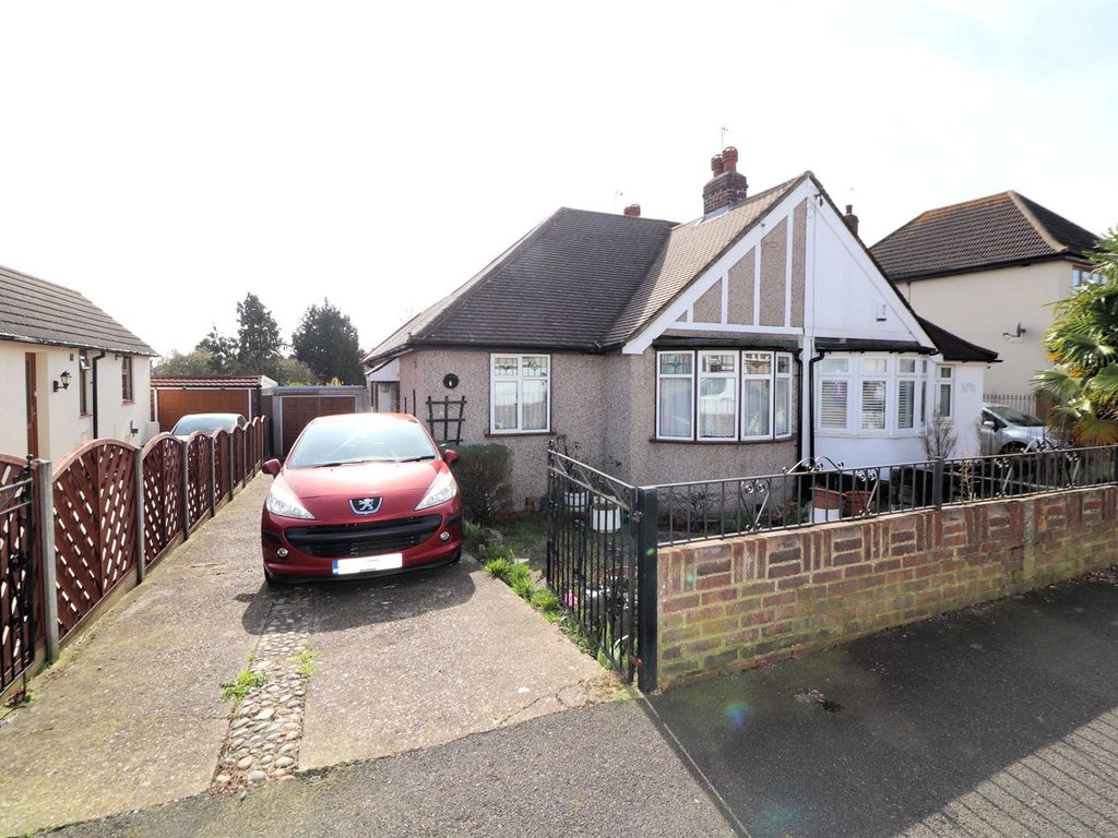 2 bed bungalow for sale in Fairford Avenue, Barnehurst, Kent DA7, £