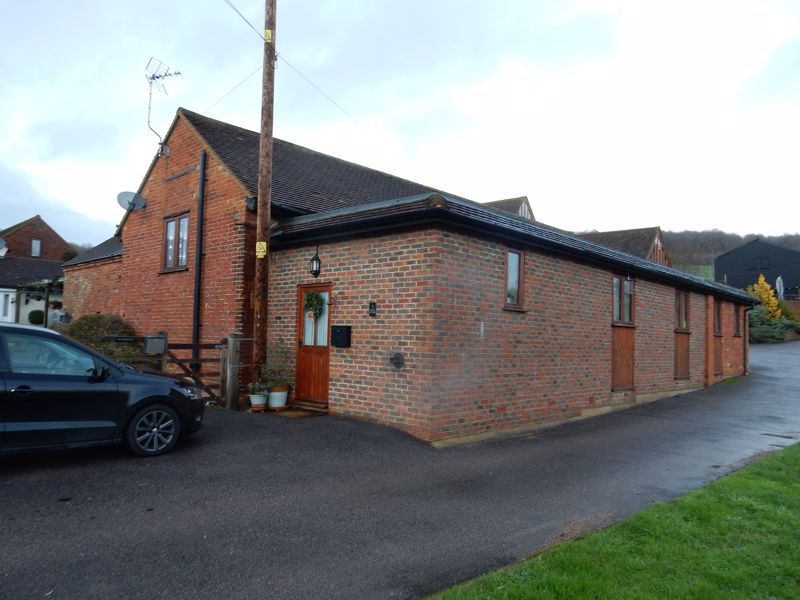 2 bed barn conversion to rent in Faversham Road, Boughton Lees, Ashford
