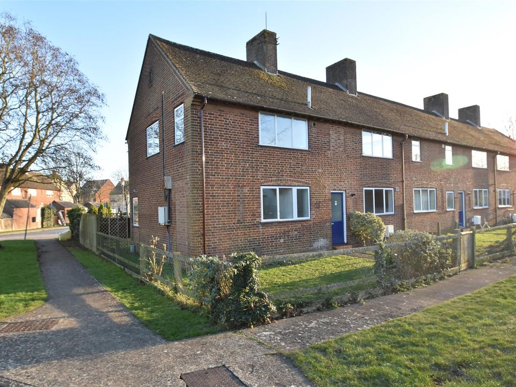 3 bed end terrace house for sale in Carswell Circle, Upper Heyford, Bicester OX25, £400,000 Zoopla